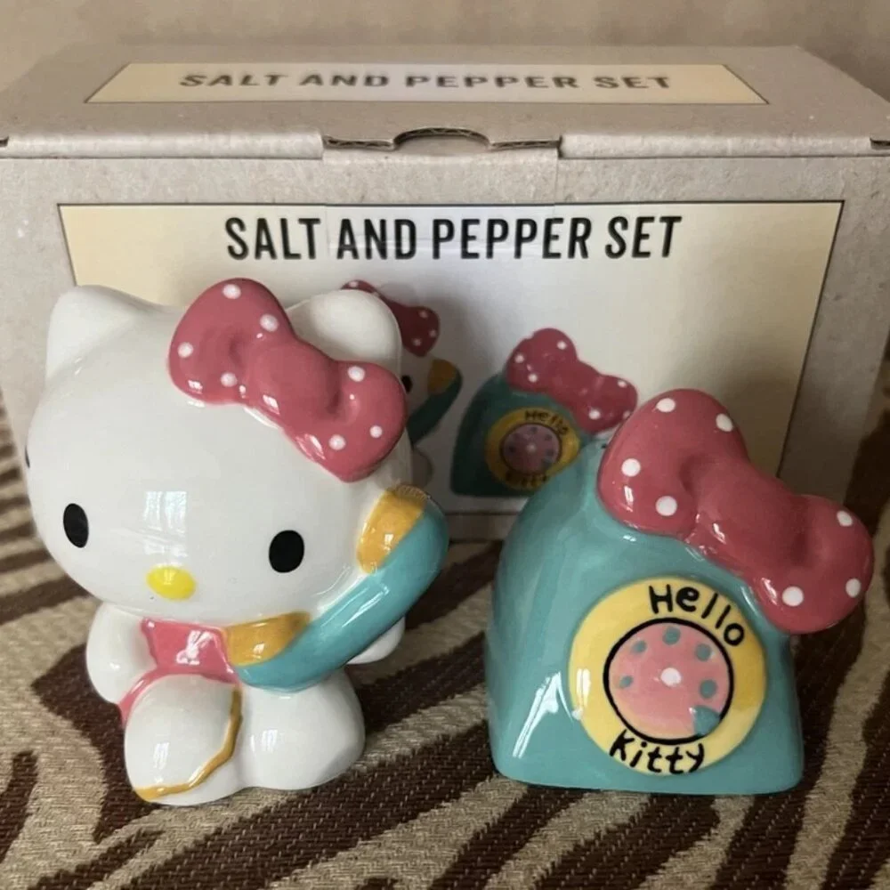 NEW Sanrio Hello Kitty Phone A Friend Blue Sky Salt & Pepper Shaker Set